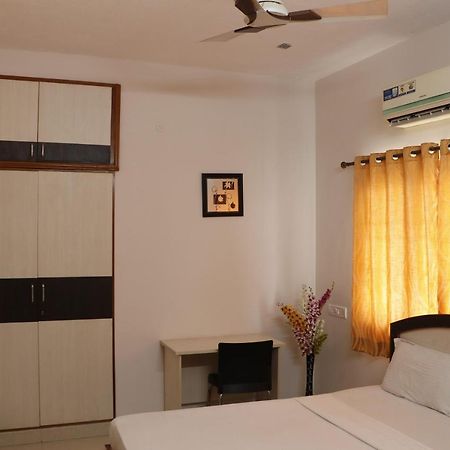Fiesta House Pallikaranai Chennai Exterior photo