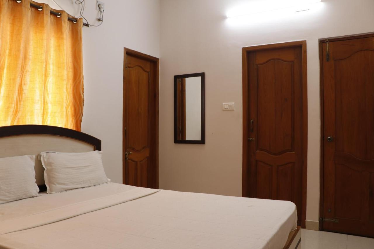 Fiesta House Pallikaranai Chennai Exterior photo